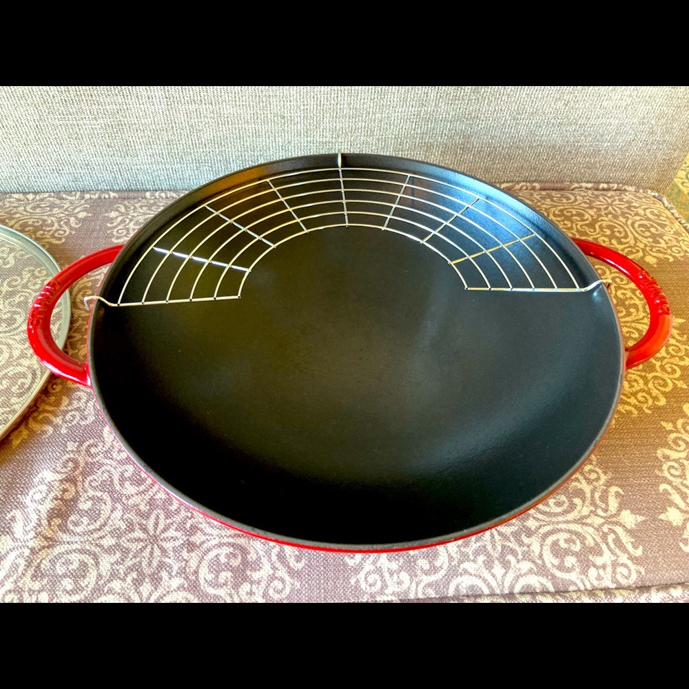 Staub wok in Cherry Red - Picture 3 of 4